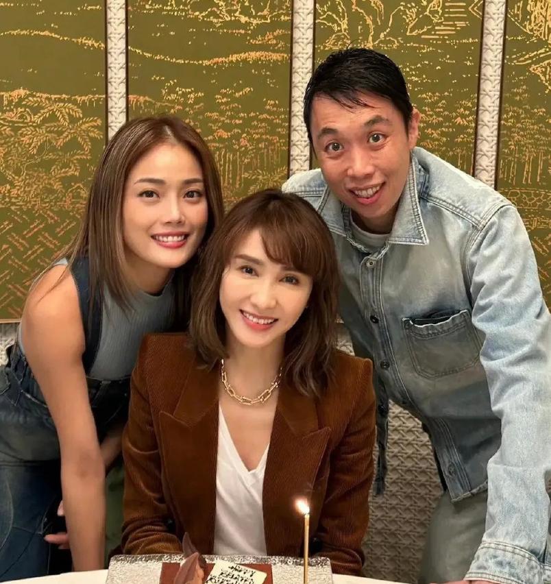 50岁女人不衰老的秘诀,50岁冻龄女人的保养