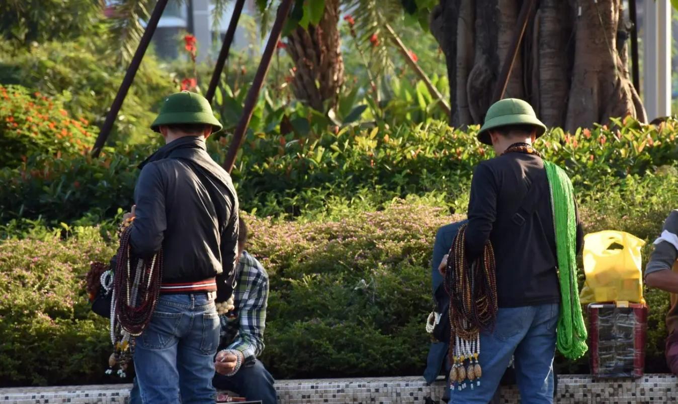 去越南旅游回来买什么特产,去越南旅游的中国游客买买买