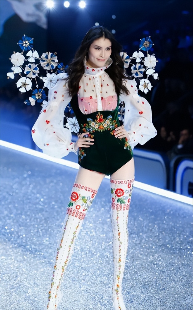 趋炎附势与指鹿为马,何穗陈伟霆被拍视频