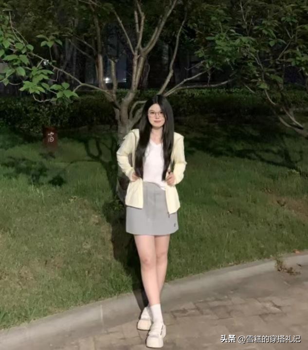 防晒衫吊带背心短裙三件套,今年最洋气的防晒衫搭裙子