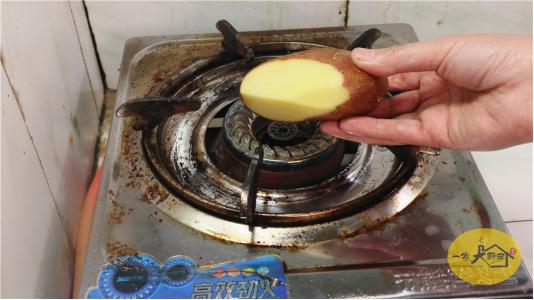 清洗燃气灶灶台小妙招,家用燃气灶如何清洗视频