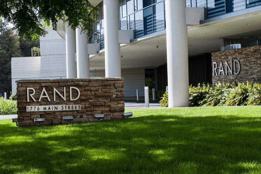 语不惊人死不休出自哪里,语不惊人死不休是对谁的评语