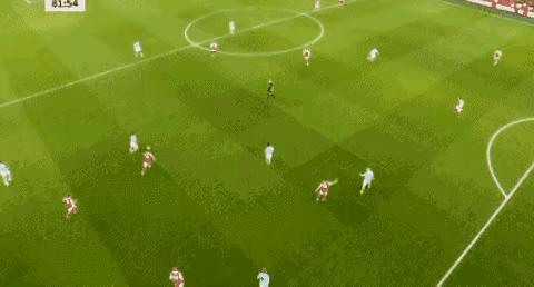 阿森纳完美传控反击曼城,阿森纳门将被打