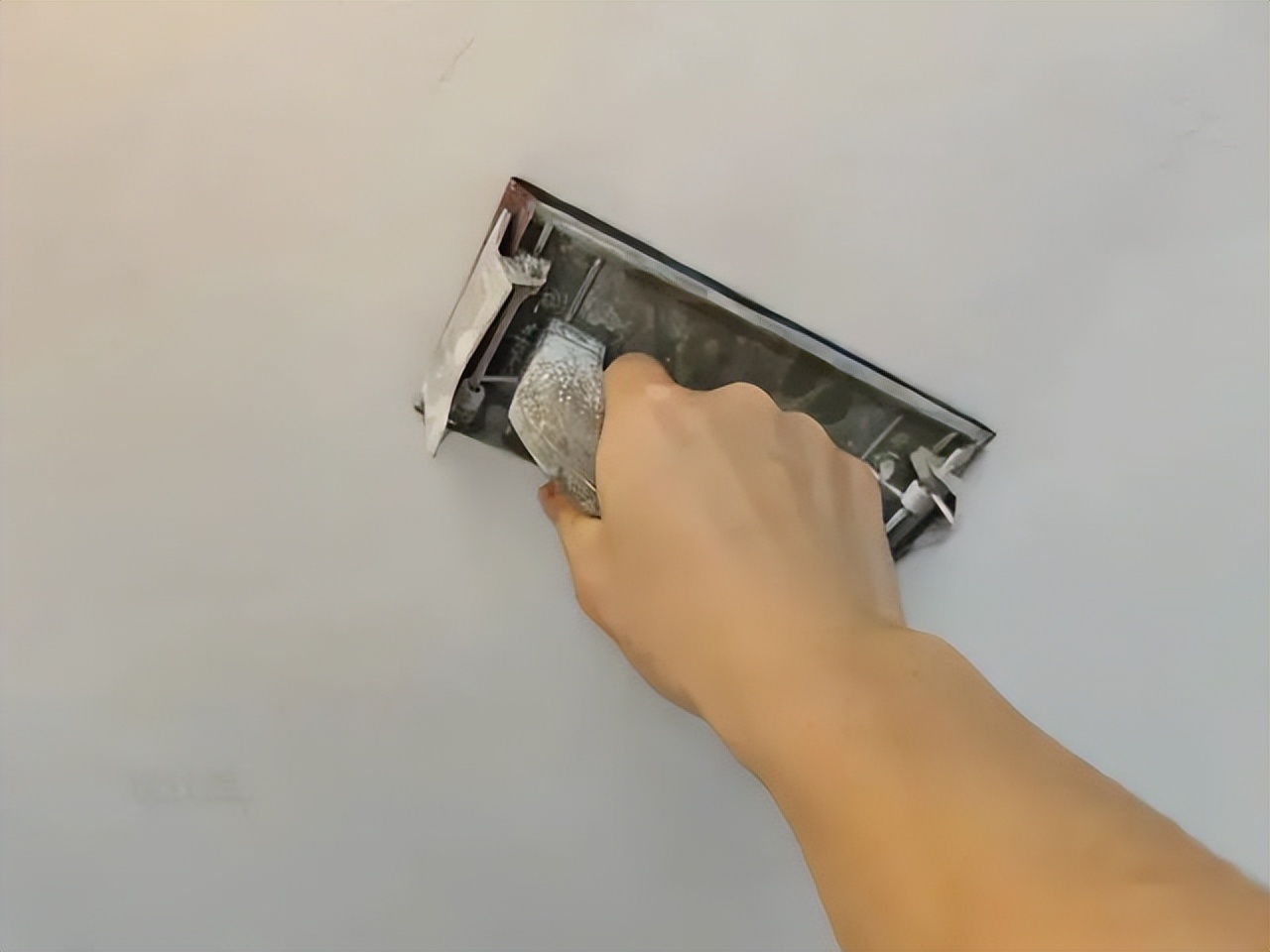 天花板裂缝漏水怎么修补,墙面裂缝怎么修补最好