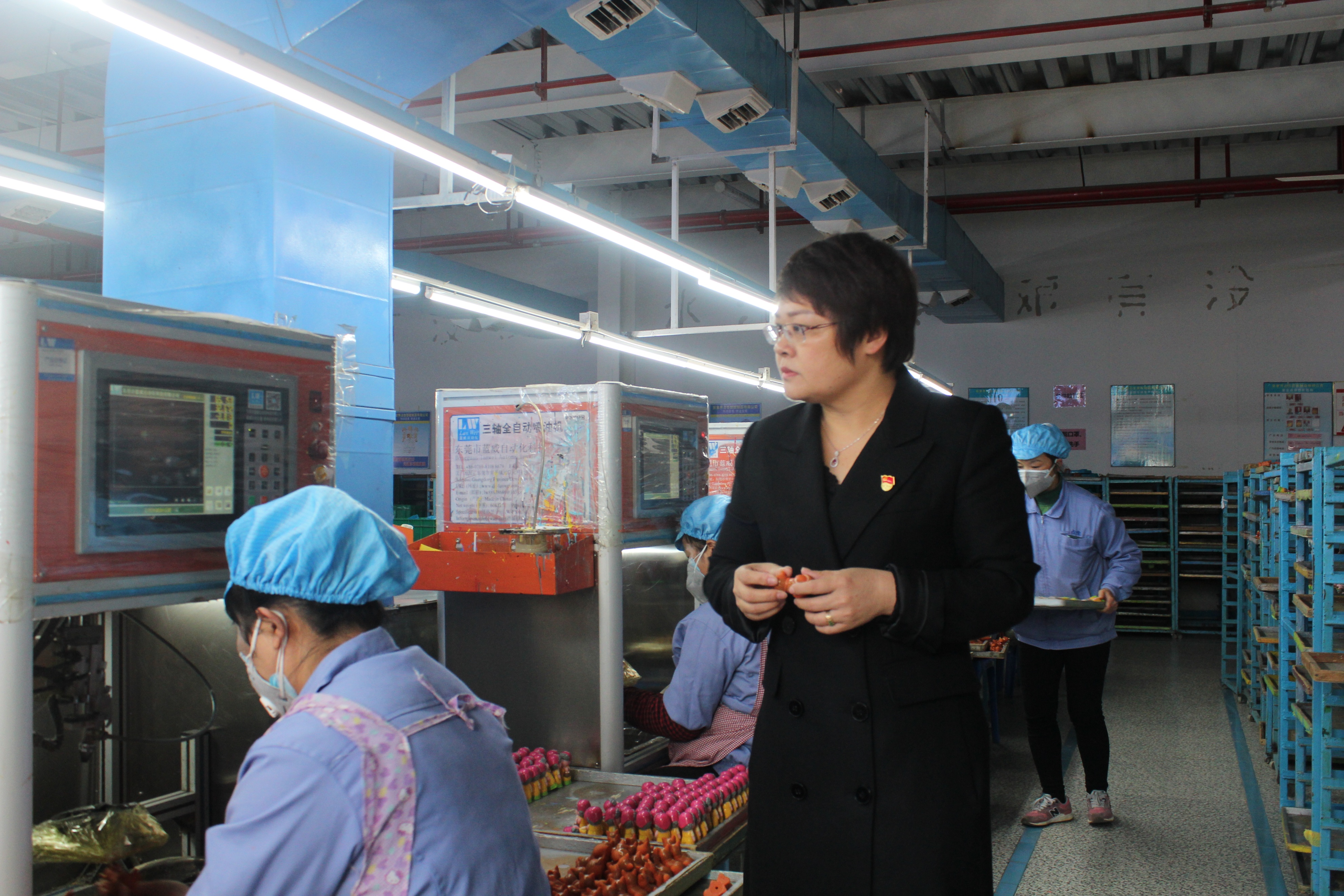 她让“小玩具”漂洋过海，让乡村姐妹家门口挣钱