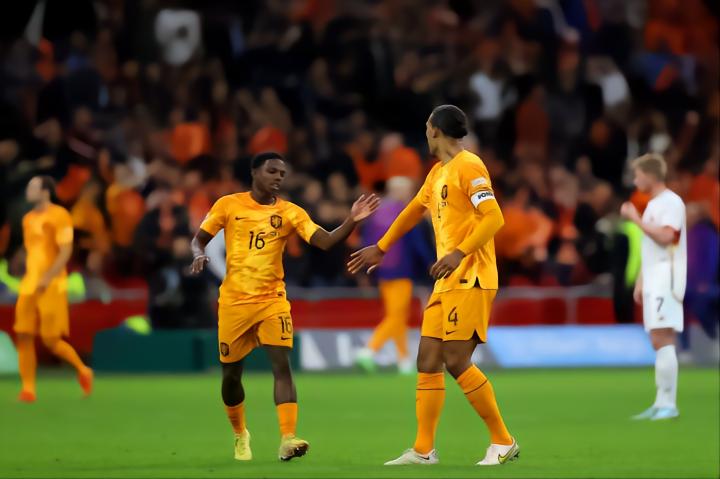 荷兰第一球战术分析,荷兰三叉戟时期的荷兰阵容