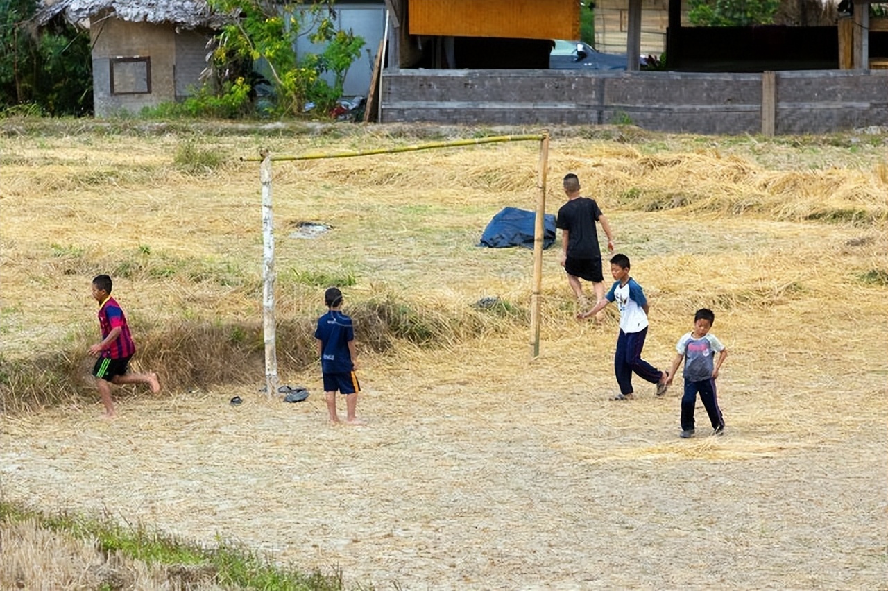 让乡村儿童享受足球,足球与乡村传统文化结合