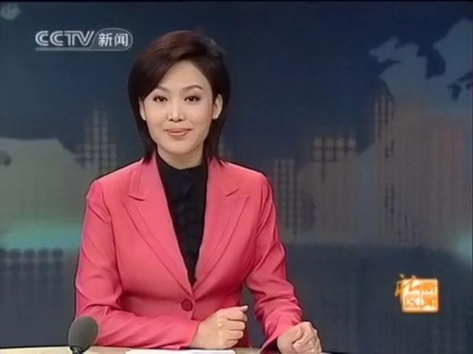 央视主播洗牌：郑丽渐入佳境，海霞即将谢幕！她俩，你更喜欢谁？