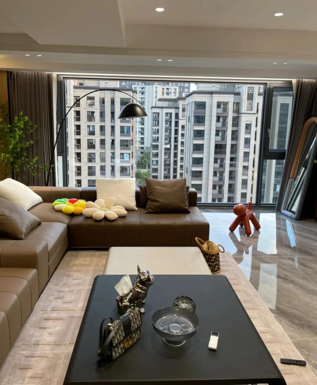 买房子都要装落地窗吗,现在房子为啥不让做落地窗了