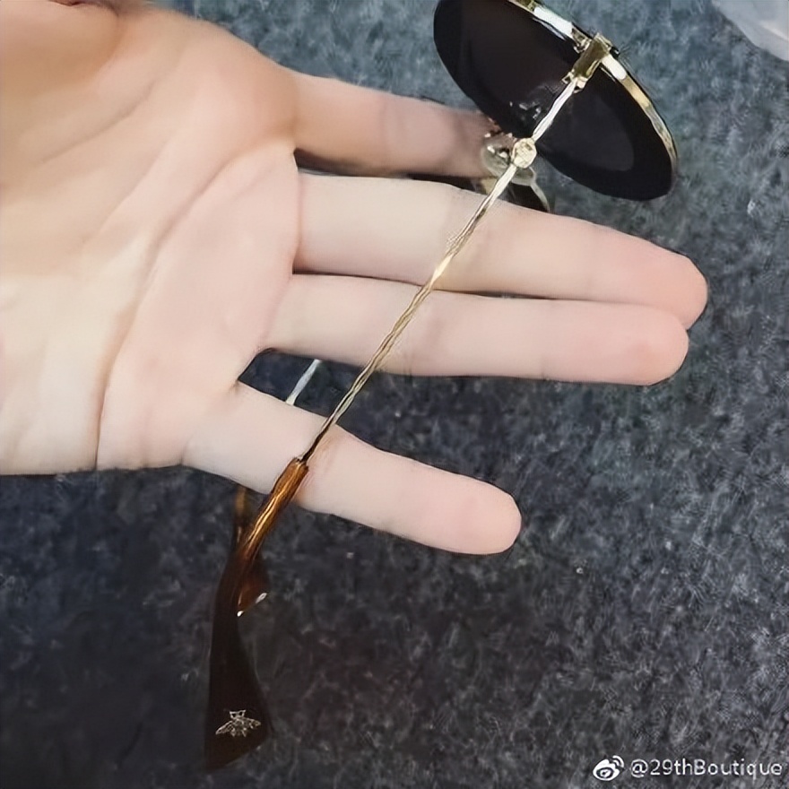 gucci是什么品牌眼镜,gucci眼镜有款红边框的眼镜