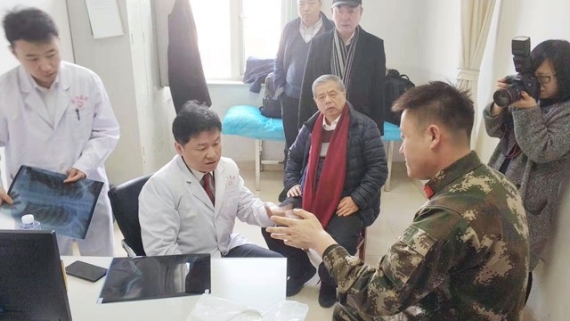 国外先天性脑瘫成功案例,德国夫妇带脑瘫孩子来华治疗