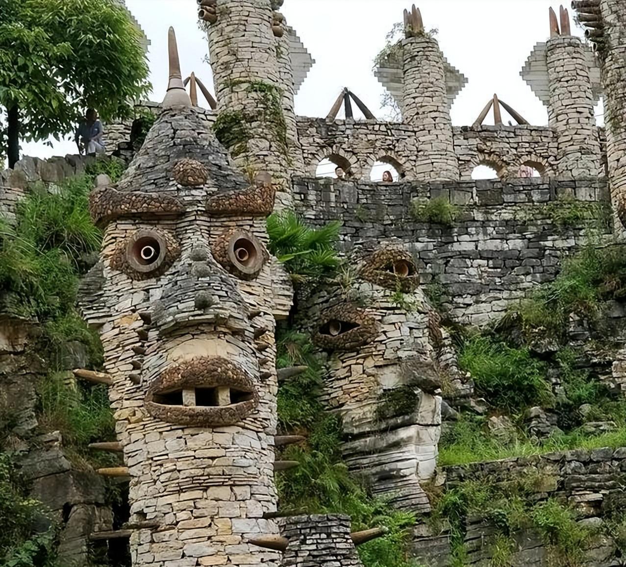 贵州80岁老人隐居深山打造古城,贵州一老人隐居在古堡30年