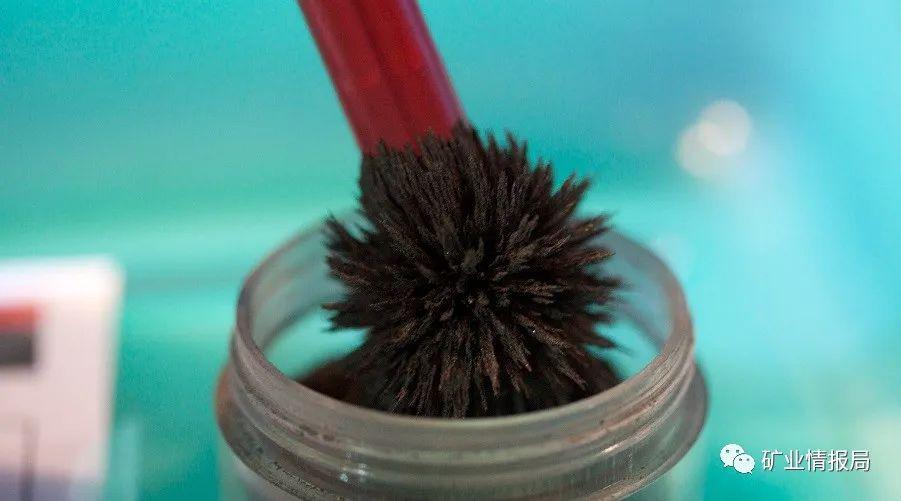 石墨在电动汽车上的用途,新能源汽车用石墨制品