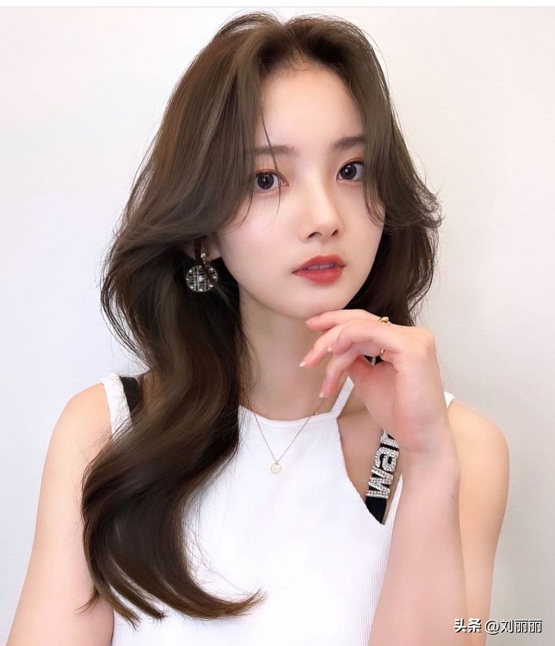 圆形女生什么发型能让五官立体,不太立体的圆脸女生适合什么发型