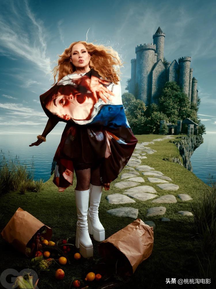 她的演艺生涯巅峰还远未到来,她的演艺事业推向了巅峰