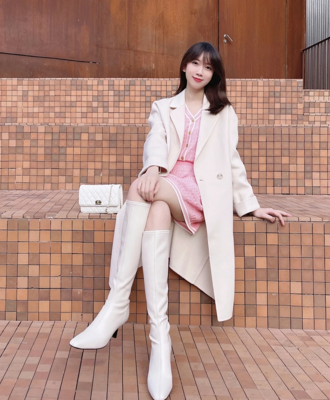 流行的靴子搭配什么衣服图片,中长靴子穿衣搭配图片2020秋冬