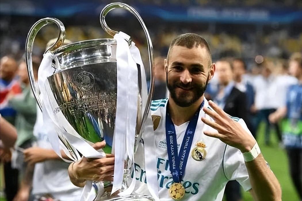 伪球迷不知道的球星,梅西加冕球王c罗球迷反应