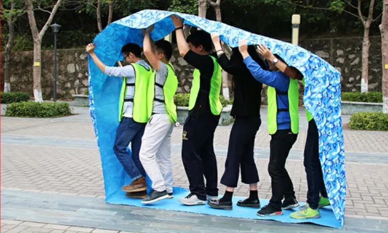 团建趣味飞机游戏怎么玩,趣游研学营