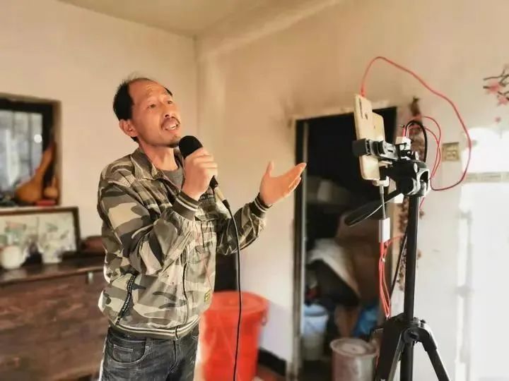 真还债还是为赖账立人设？刷爆朋友圈的女版“罗永浩”真相反转…