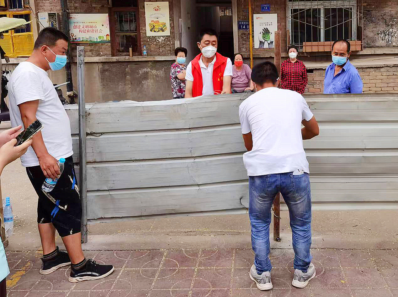 承担企业社会责任:兰州宏建集团加固防疫围栏保民生