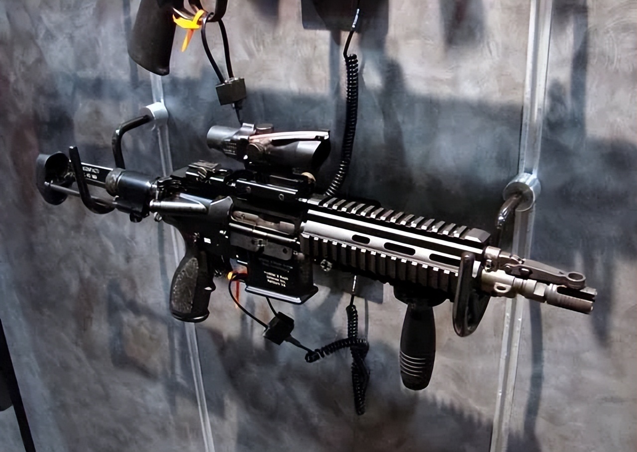 兵团新警,警用突击步枪与军用突击步枪