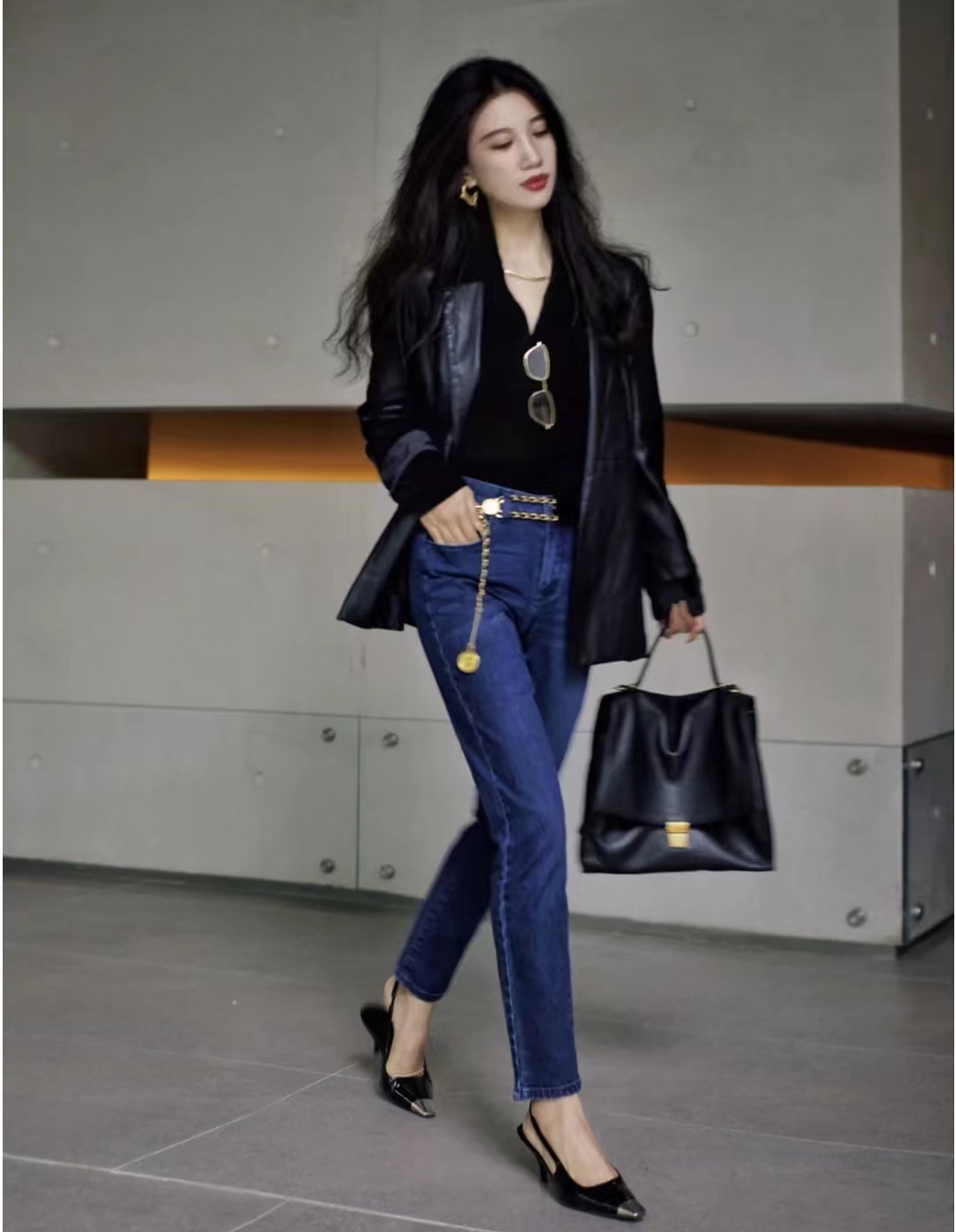 黑色机车皮衣搭配女秋冬,男士皮衣怎么搭配才显高级