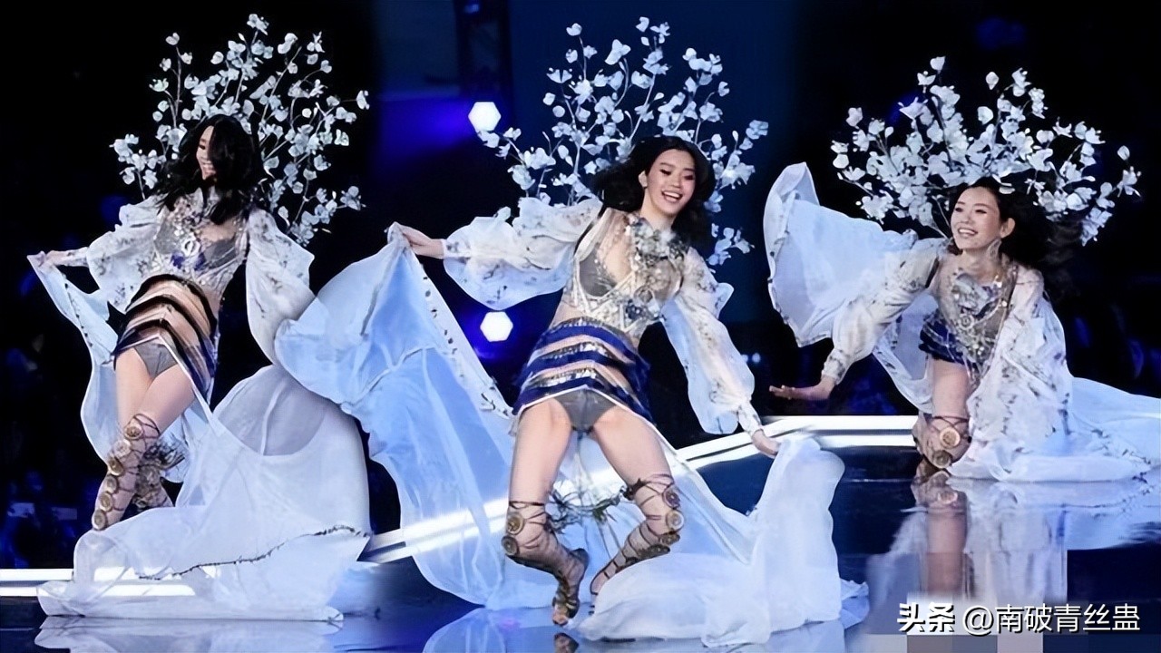 开裆裤,裸胸装,今年高奢大秀一个比一个奇葩,暴露就是时尚?