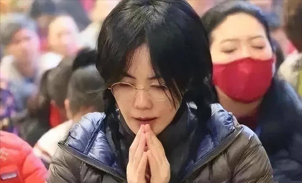 王菲和谢霆锋二人差几岁,王菲和谢霆锋以前结过婚吗