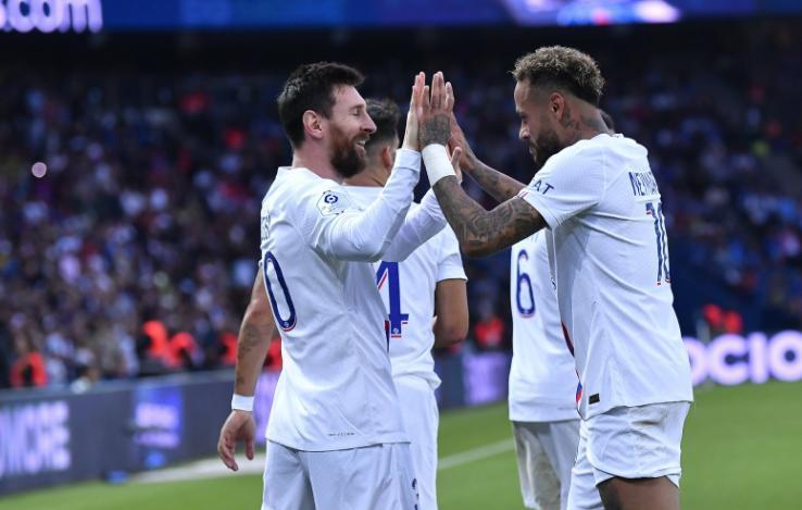 内马尔疯狂过人视频,梅西内马尔长途奔袭