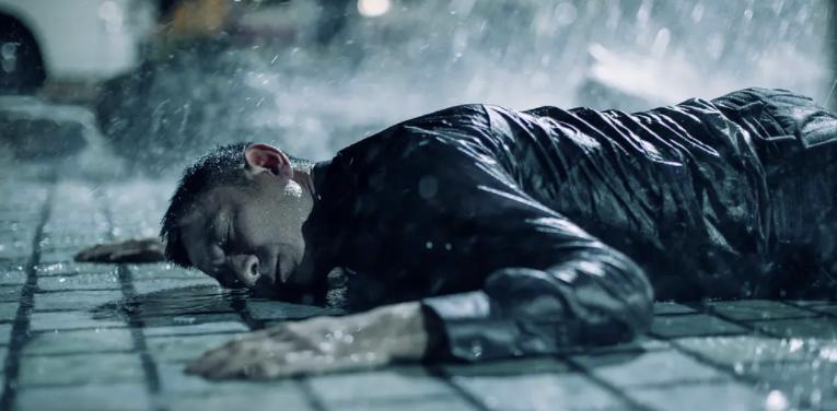 戳破了偶像天花板，刘德华的“信仰”，撕开了流量明星的遮羞布