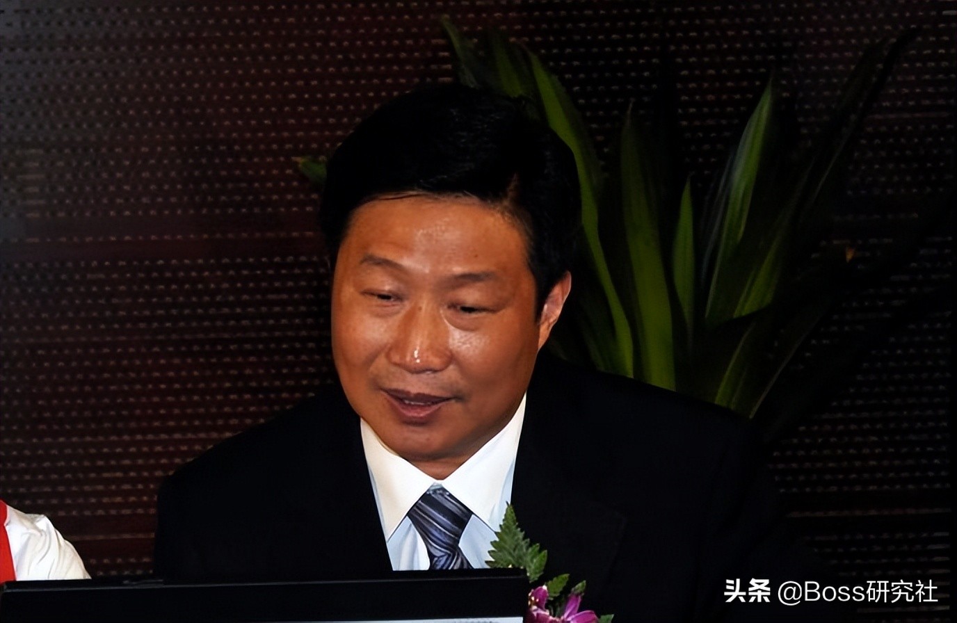 江苏宿迁新首富发家史，出身贫寒，抓住机遇，如今身价125亿元