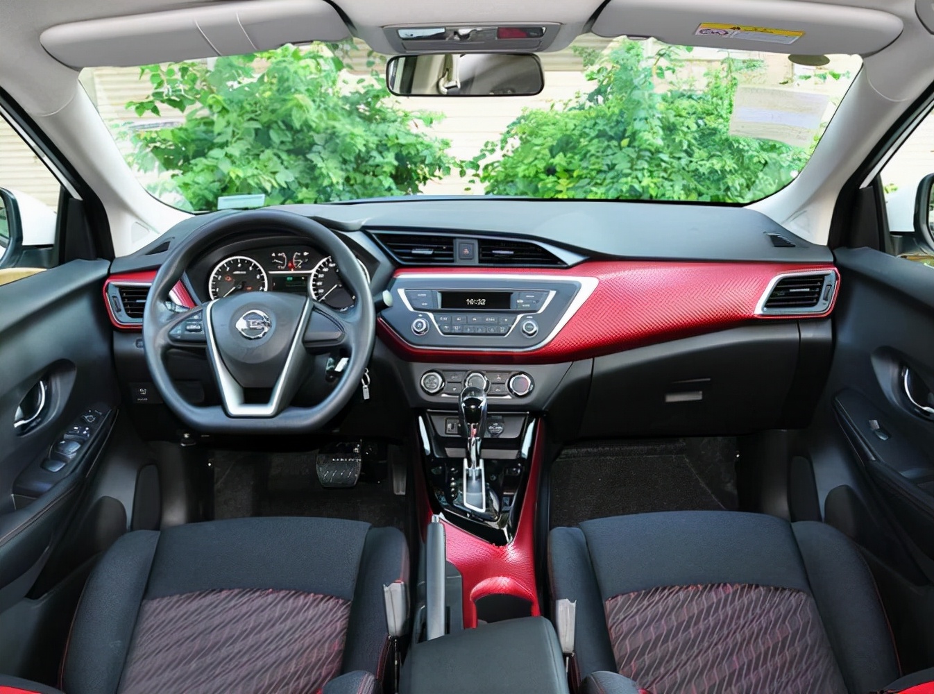 蓝鸟为什么卖不过轩逸经典,日产蓝鸟销量低迷为什么不停产