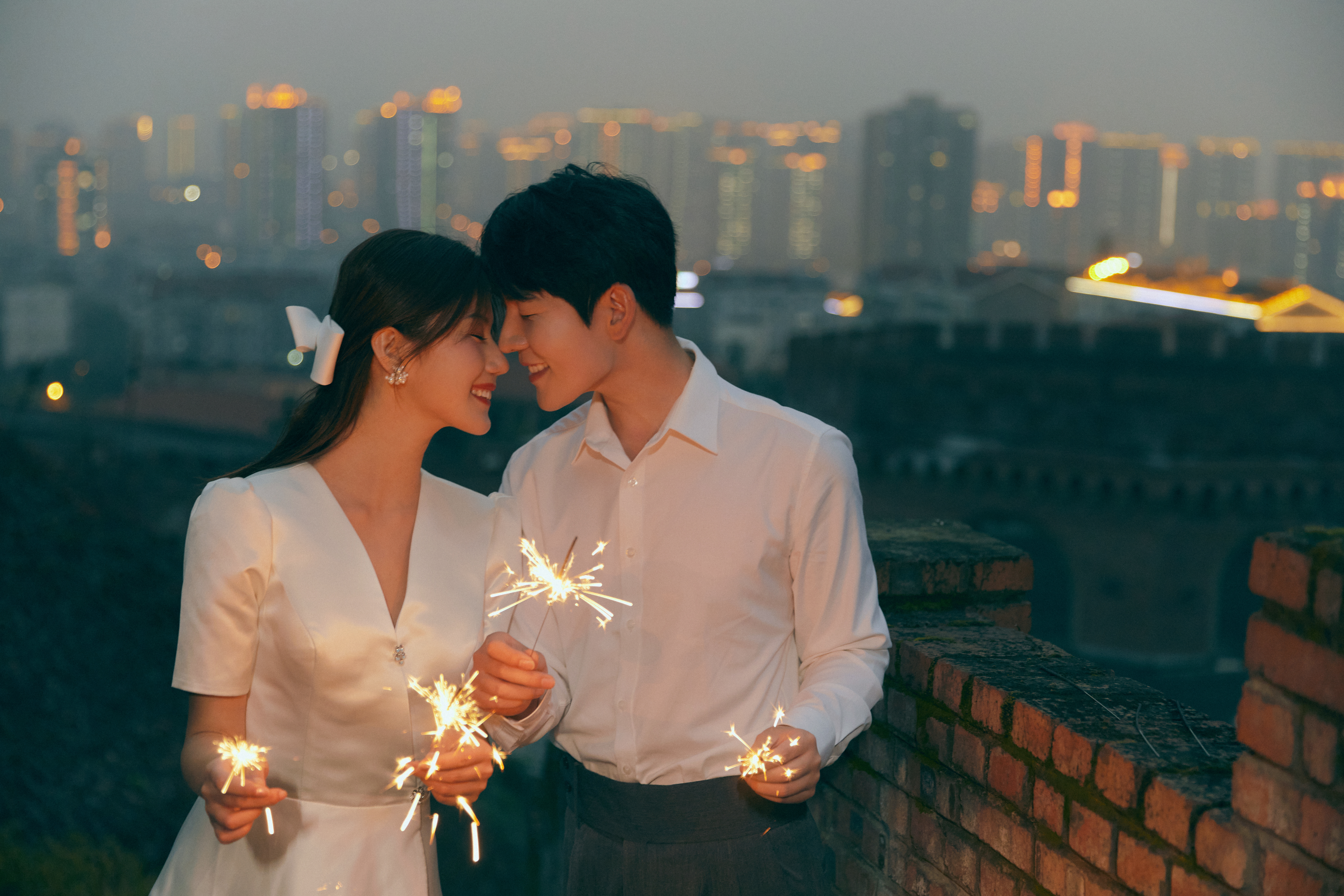 郑州拍婚纱照地点推荐5月份,郑州适合年轻人拍的婚纱照风格