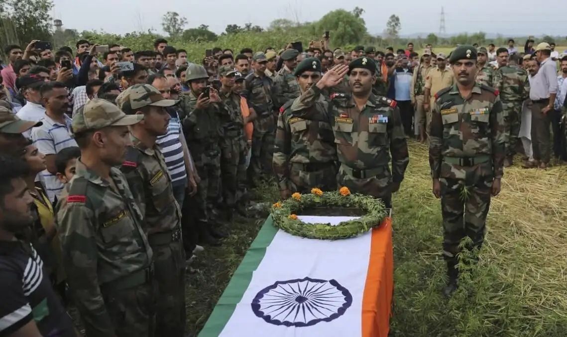 1971年巴基斯坦1艘潜艇血战印度军舰群，血腥杀戮，结局异常惨烈