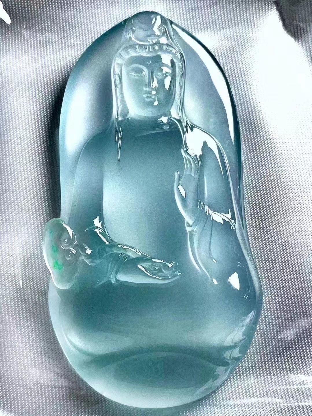 冰种天空蓝和蓝水翡翠哪个好,正冰天空蓝翡翠成品