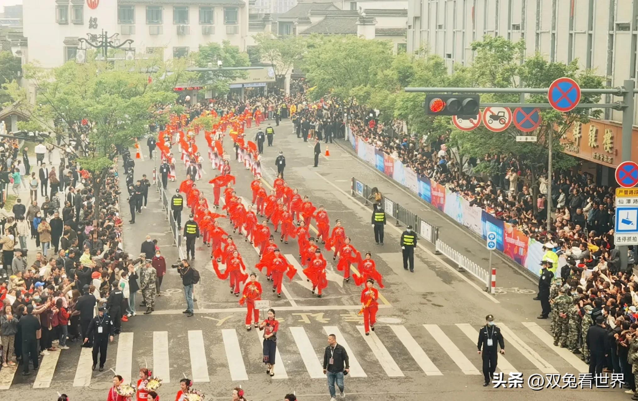 清明节游新市古镇,恰逢蚕花庙会