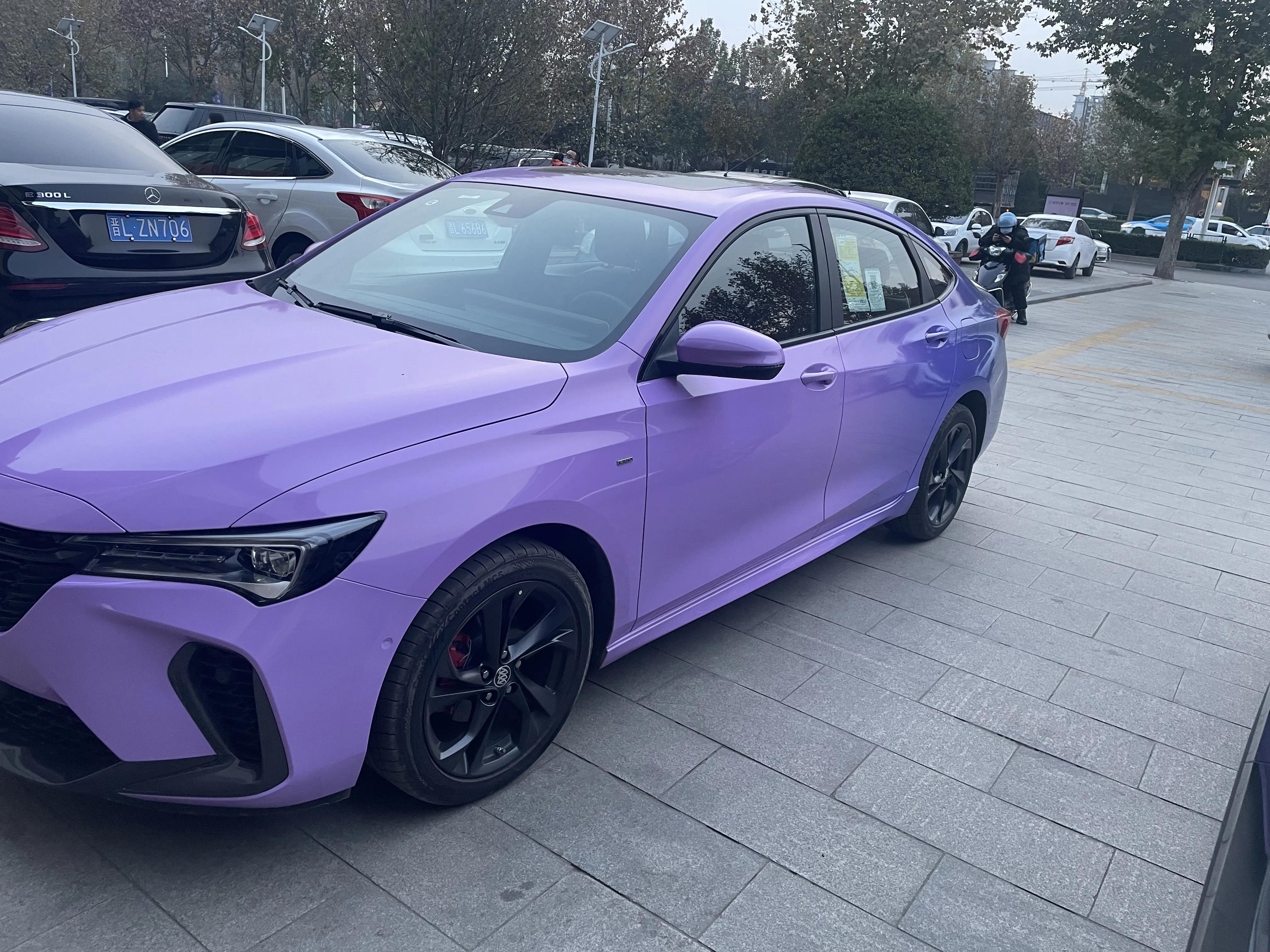 带着我的朋友去兜风,跟朋友去拿车