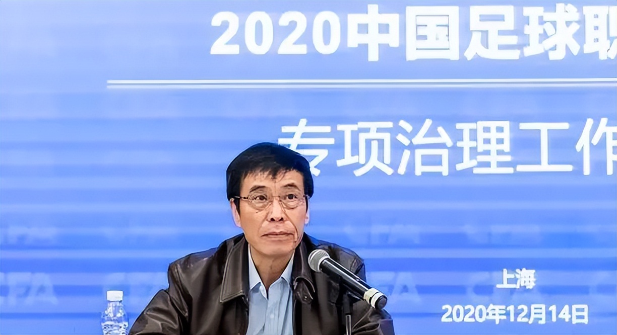 “早睡”的李铁，“睡不着”的陈戌源，站不起来的中国足球