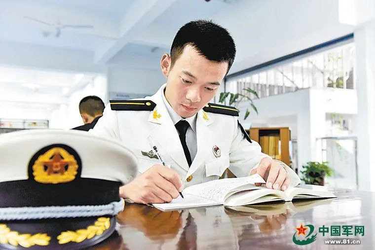 大学里考军校的有哪些,考军校的同学