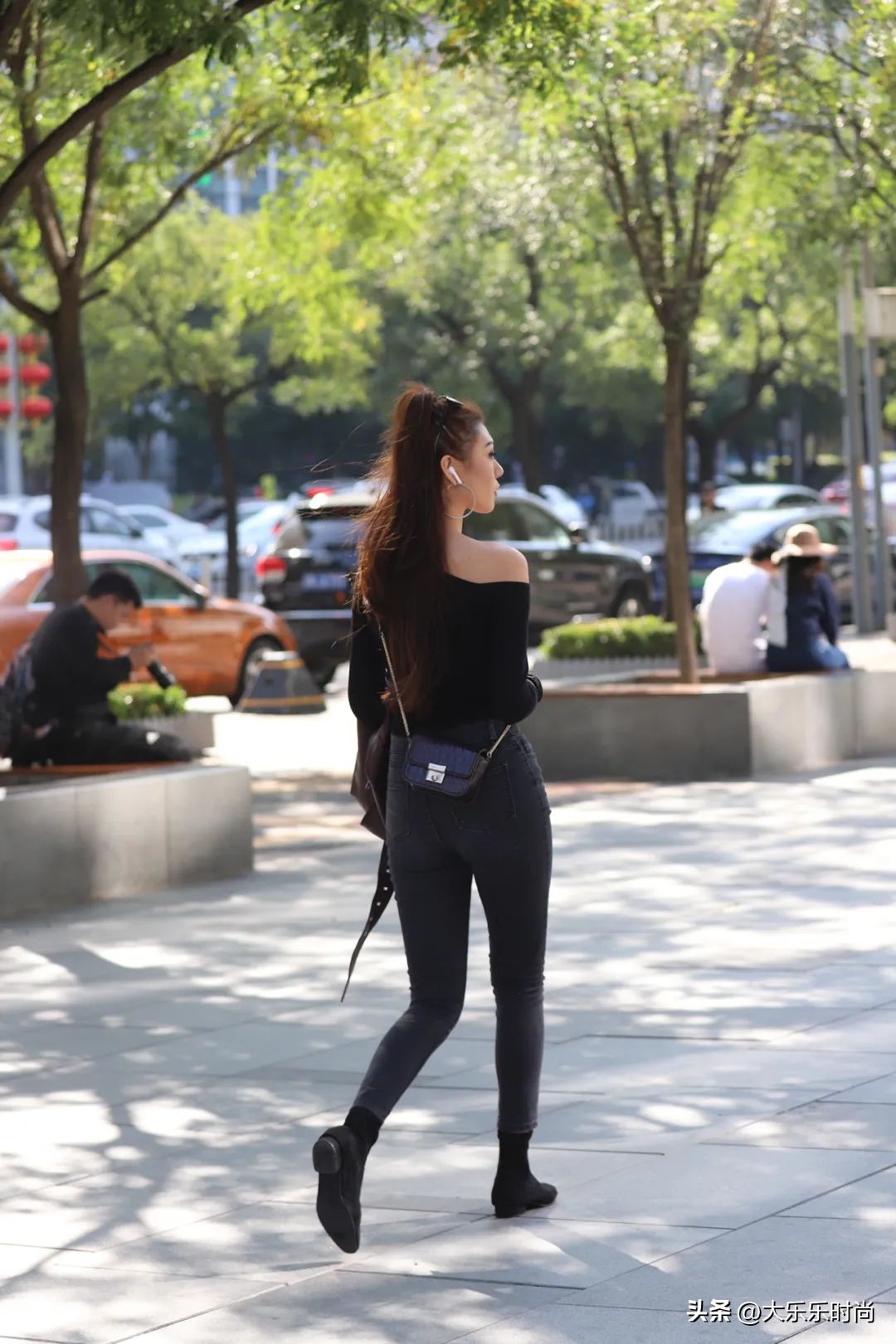 时尚街拍穿搭三里屯街拍,街拍时尚打扮的美女视频