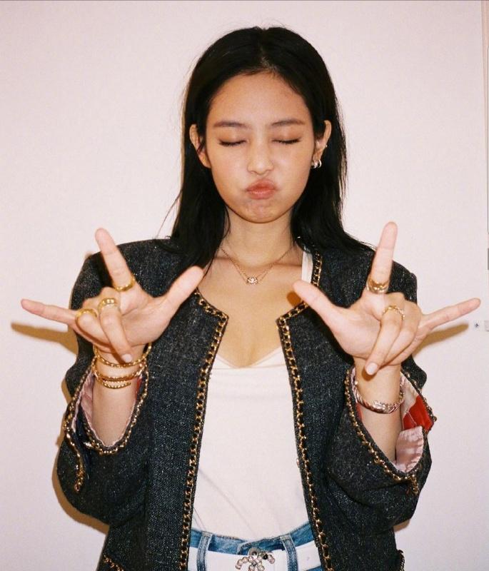 为什么小香风外套穿了显得很驼背,为什么你穿小香风廉价又土气