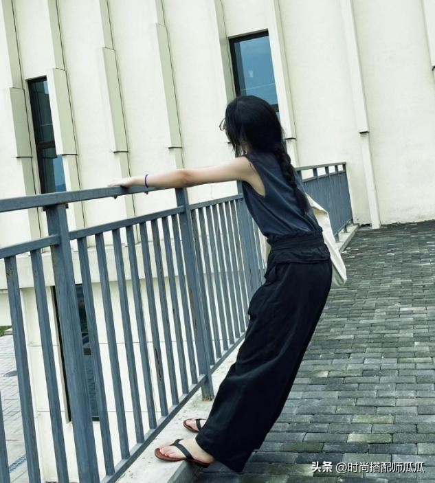 秋冬老头衫怎样搭配,老头衫都能穿出时尚感女款