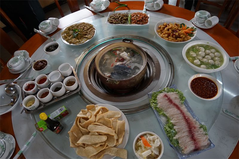 坐玉溪火车可以带吃的吗,红河一日游有哪些地方可以玩