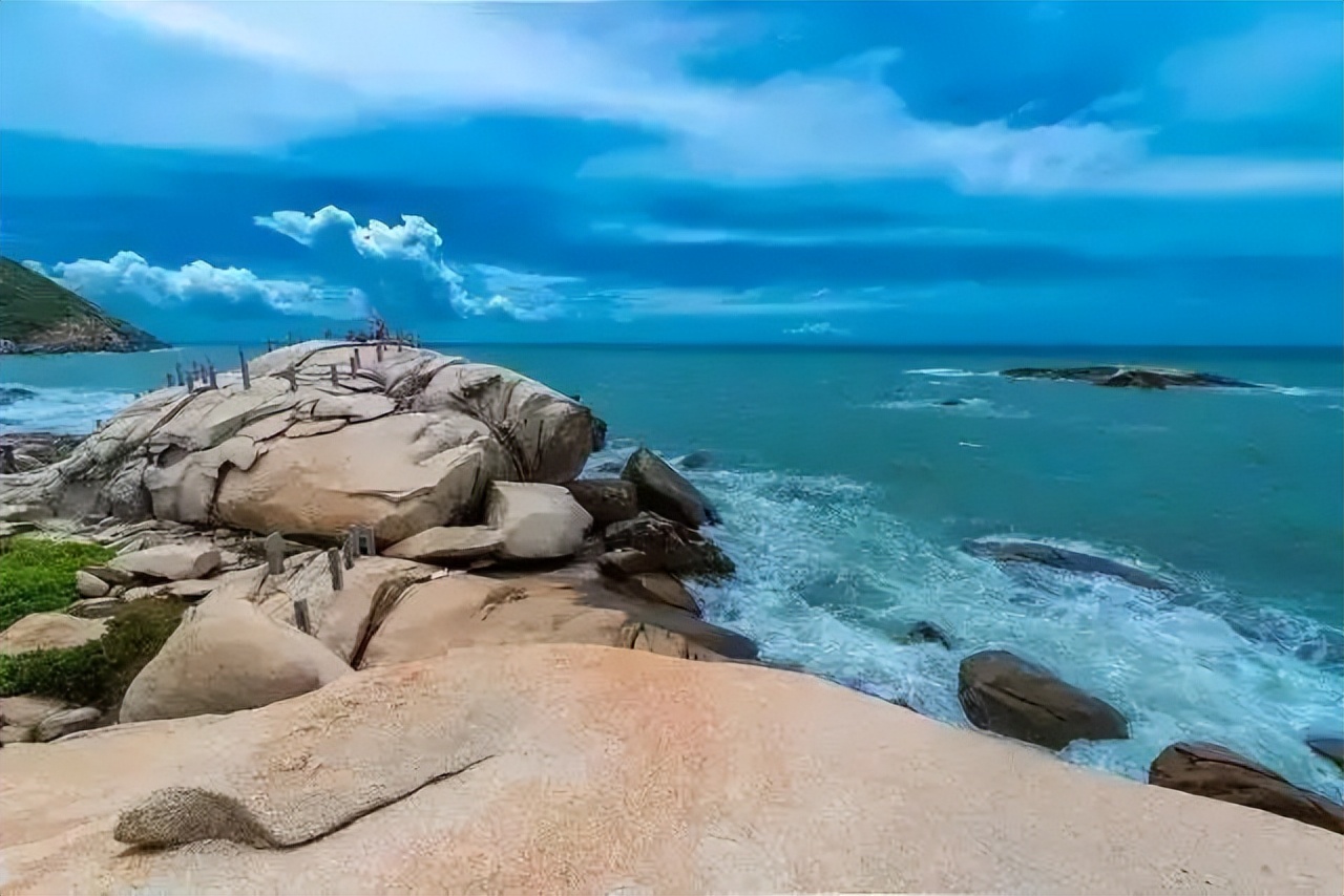 海南晴天的沙滩,海南阳光下的海