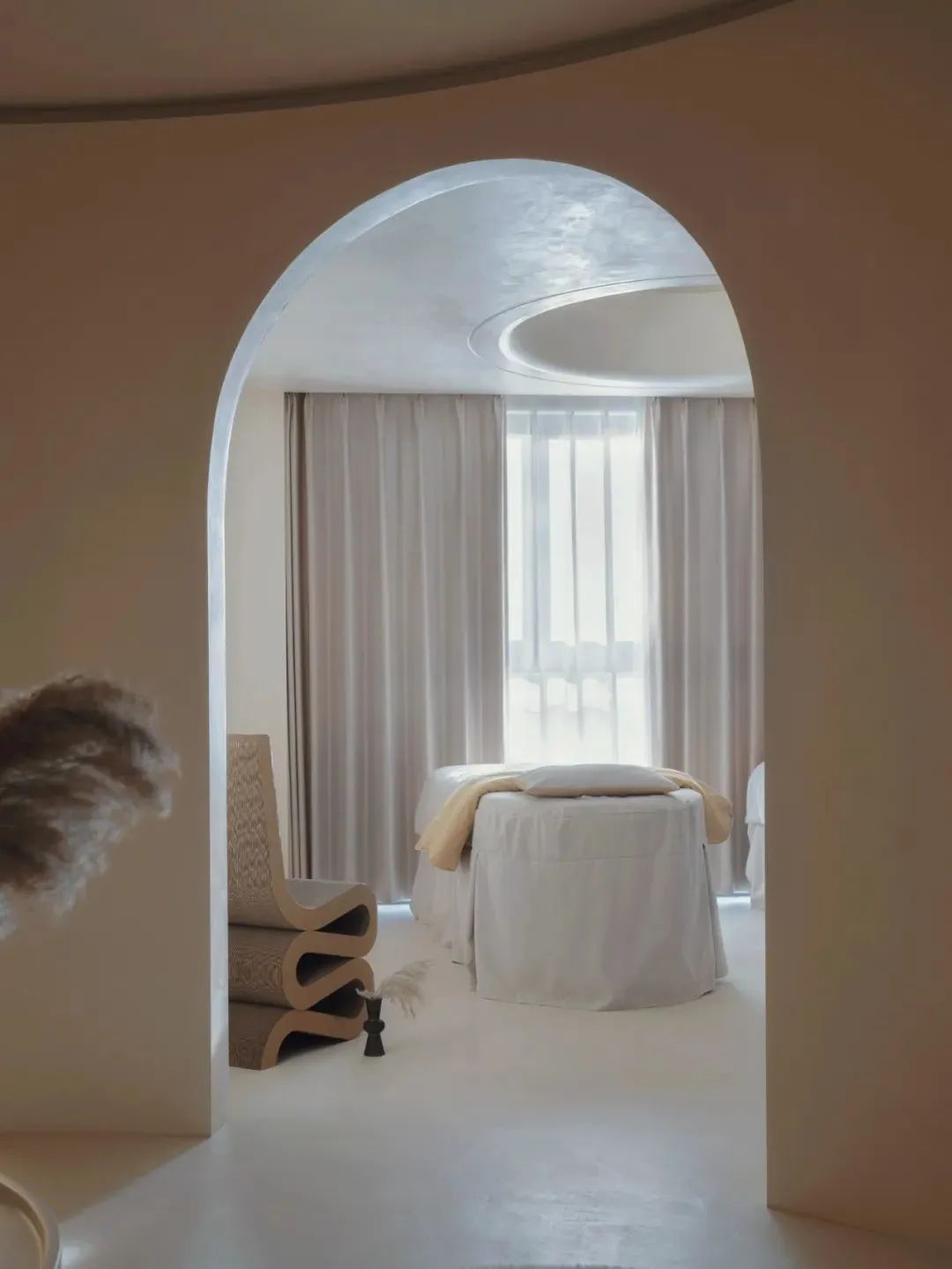 法式奶油风装修美容院,优雅净白空间设计