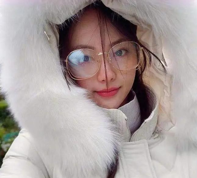 前脚洗,后脚丢!学生丢800元一双袜子终暴雷,高中生炫富炫在脚上