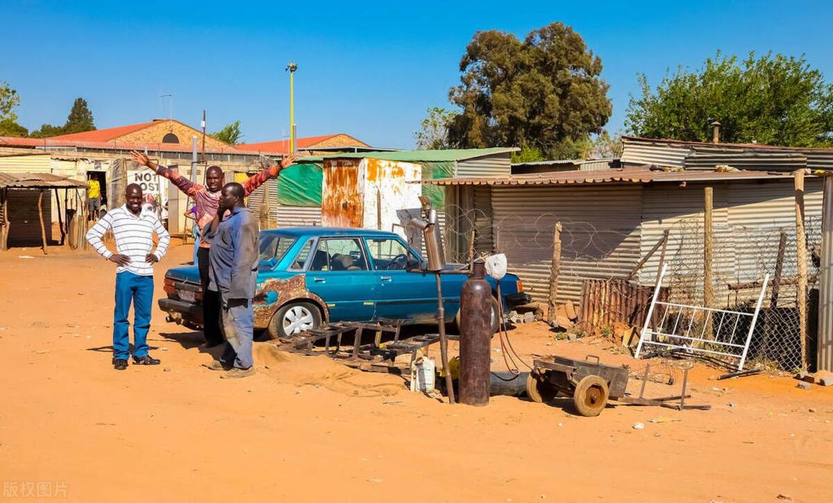 欺人太甚！船到南非，船员的好心行为遭遇女人无故找事，做人太难