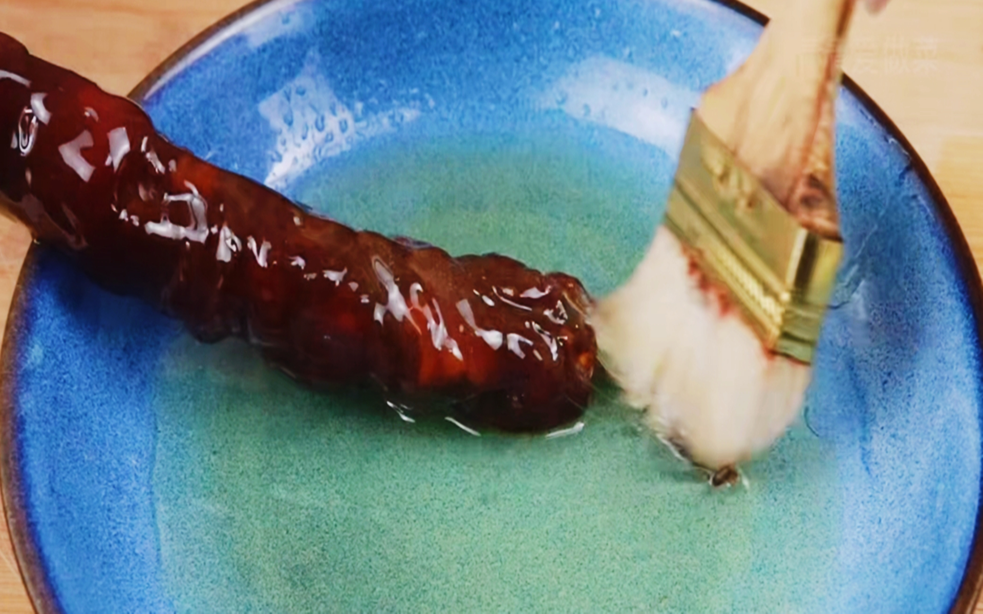 香肠不放冰箱怎样保存最好,保存香肠直接放冰箱用水洗都错了