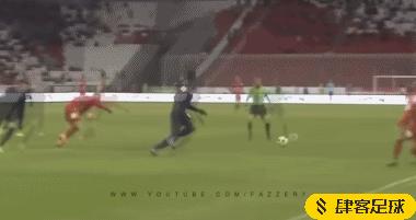 足球场上的尴尬瞬间视频,足球场上的尴尬瞬间笑到肚子疼