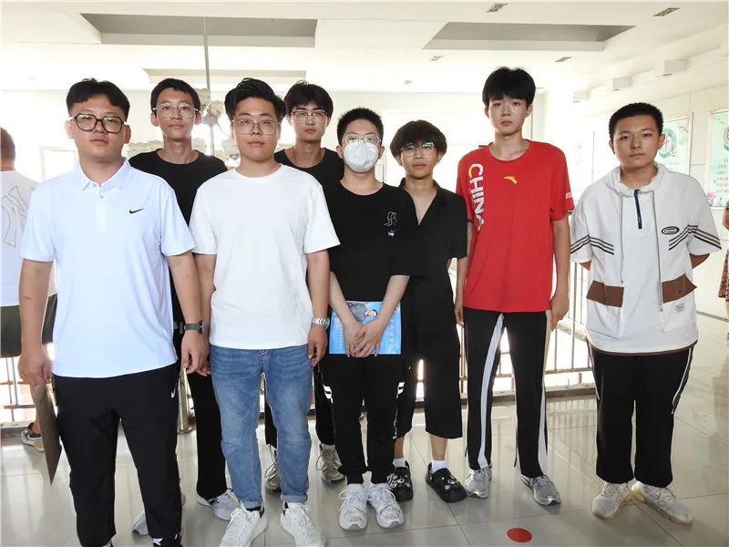 毕业季来临即将和母校说再见,毕业十年匆匆路过母校感言